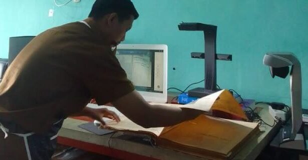 Jaga Kelestarian Sejarah, Dispersip Kalsel Digitalisasi Dokumen Langka