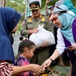 Ketua TP PKK Kalsel Turun Langsung ke Lok Baintan, Salurkan Bantuan bagi Warga Terdampak Banjir