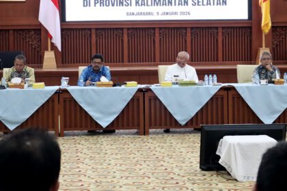 Gubernur Muhidin Instruksikan Seluruh SKPD Pemprov Kalsel Salurkan Bantuan Banjir Ke Kabupaten Banjar Dan Tanah Laut