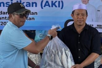 Dislautkan Kalsel Salurkan Bantuan Bahan Pangan Kepada Warga Desa Paku Alam 