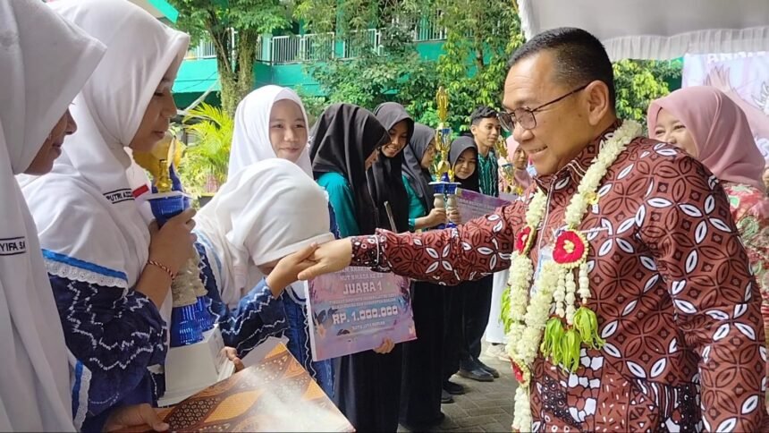 SMAN 3 Banjarbaru Rayakan HUT dengan Semangat Inovasi dan Bakti Sosial