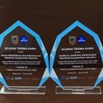 Komitmen Transparansi Berbuah Prestasi, Disdikbud Kalsel Terima Penghargaan Disiplin Administrasi Terbaik III