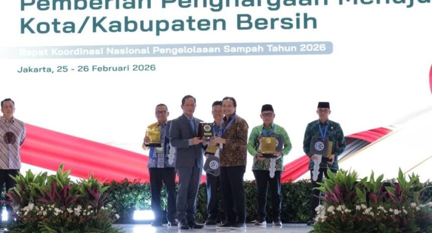 Gubernur Kalsel H. Muhidin Raih Penghargaan Nasional Pembina Terbaik Pengelolaan Sampah Tahun 2026