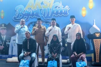 Safari Ramadan Pemprov Kalsel di Tanah Bumbu, Masyarakat Terima Bantuan Sembako dan Apresiasi Adipura Lokal