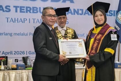 Wisuda UT Jadi Momentum Cetak SDM Unggul, Pemprov Kalsel Dorong Lulusan Jadi Agen Perubahan