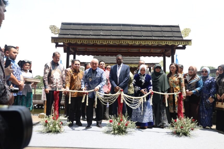 TMII Jadi Etalase Budaya Kalsel, Dermaga Pasar Terapung Resmi Dibuka