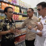 Komisi II dan III DPRD Kotabaru Sidak Kelangkaan Susu UHT Putih di sejumlah Minimarket