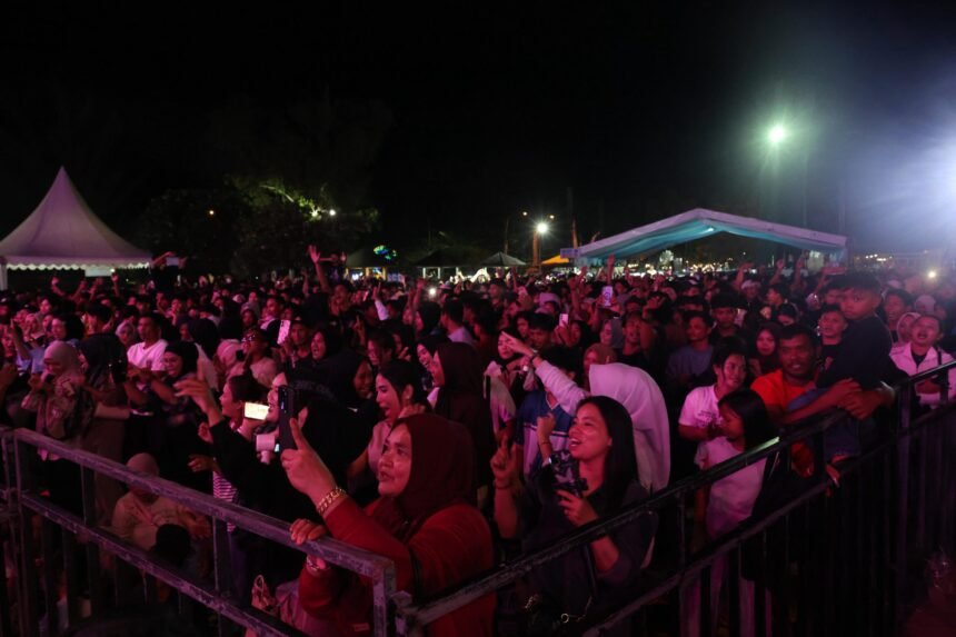 Pesona Budaya Mappanre Ri Tasi’e di Tanah Bumbu Hadirkan Hiburan Sekaligus Dorong Ekonomi Lokal