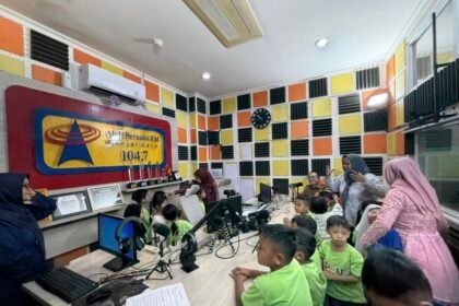 Anak PAUD Citra Indonesia Belajar Dunia Penyiaran di Radio Abdi Persada