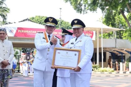 Masuk Lima Besar Nasional, Gubernur Muhidin Terima Penghargaan Kinerja Tinggi pada Hari Otda 2026