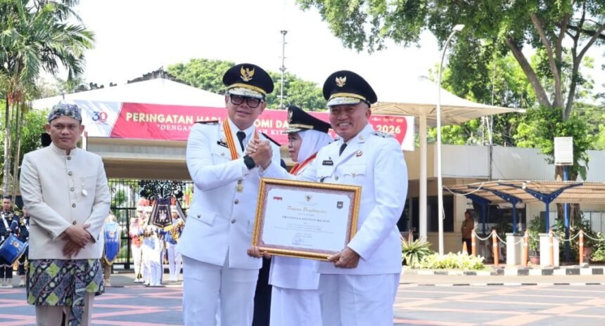 Masuk Lima Besar Nasional, Gubernur Muhidin Terima Penghargaan Kinerja Tinggi pada Hari Otda 2026