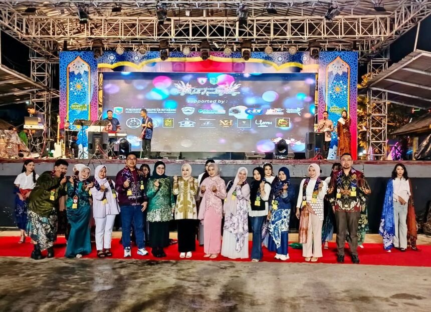 Meriah,SMKN 1 Kotabaru Gelar Pagelaran Busana UKK Bertema “A Night Full of Sparkling Kebaya”