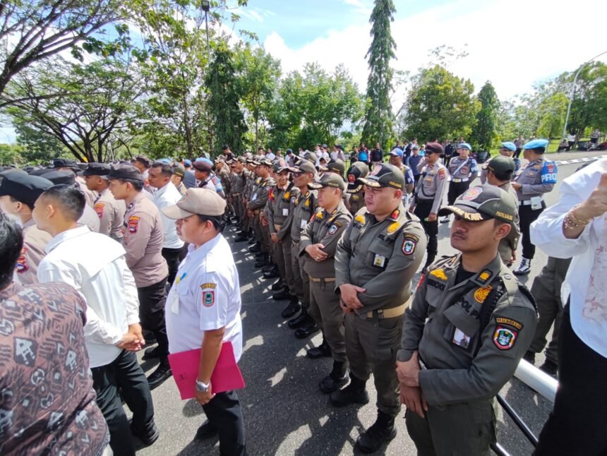 Satpol PP dan Damkar Kalsel Backup Pengamanan Aksi Unjuk Rasa LSM Sakutu
