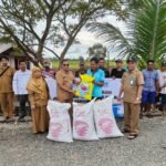 Dislautkan Kalsel Serahkan Bantuan Hibah Sarana Budidaya Ikan Gabus ke Pokdakan Semangat Tarati