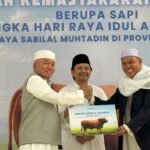 Gubernur Kalsel Serahkan Bantuan Kemasyarakatan Presiden RI Berupa Satu Ekor Sapi ke Masjid Raya Sabilal Muhtadin
