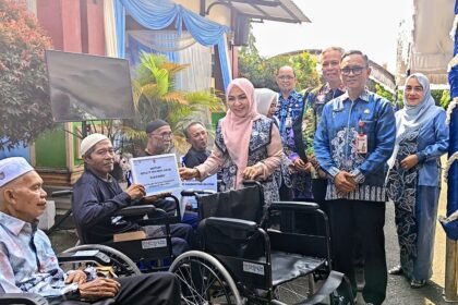 Peringati Hari Lanjut Usia Nasional 2026, Pemprov Kalsel Salurkan Bantuan dan Berikan Apresiasi kepada Lansia