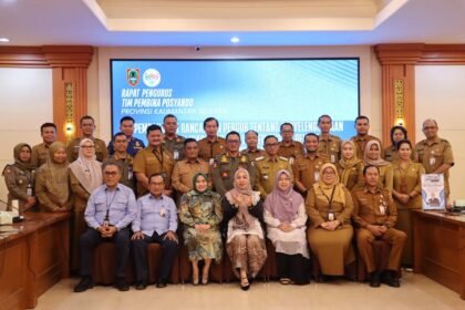 Rakor Rancangan Pergub Penyelenggaraan Posyandu Wasaka 6 SPM, Ketua TP Posyandu Provinsi Kalsel Perkuat Tata Kelola Pelayanan Dasar Berbasis Keluarga dan Masyarakat
