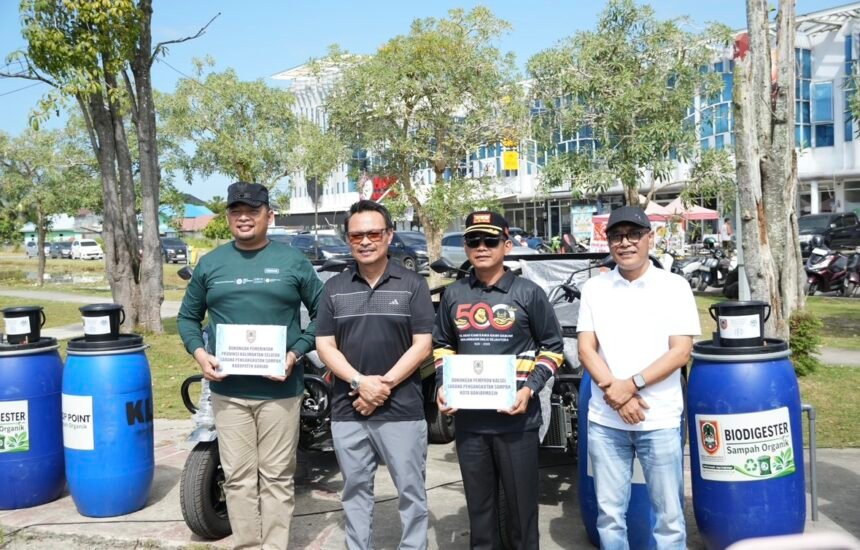 Dukung Pengelolaan Sampah di Daerah, Pemprov Kalsel Serahkan Bantuan Fasilitas