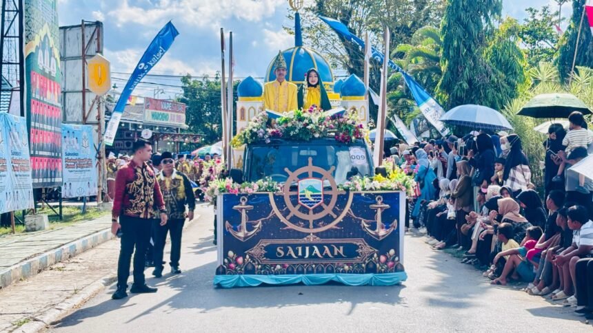 Tampil memukau,Kontingen Kotabaru ikuti Pawai Ta’aruf MTQ Nasional ke - XXXVII tingkat Provinsi Kalimantan Selatan di Marabahan
