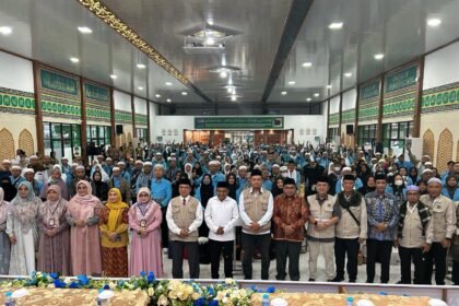 Kepulangan jamaah haji Kloter 013 BDJ gabungan Kabupaten Kotabaru dan Tanah Bumbu ke tanah air disambut suasana penuh sukacita di Embarkasi Banjarmasin