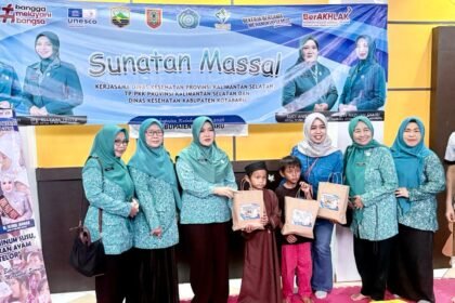 Ketua TP PKK Kotabaru Hadiri Sunatan Massal Gratis, 50 Anak Ikut Meriahkan Hari Jadi ke-76 Kotabaru