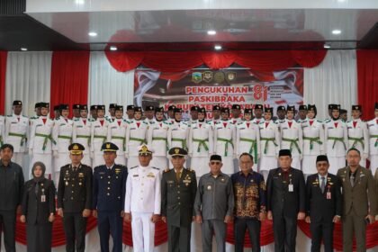 Bupati Kotabaru Muhammad Rusli Kukuhkan 42 Anggota Paskibraka Kotabaru Tahun 2026
