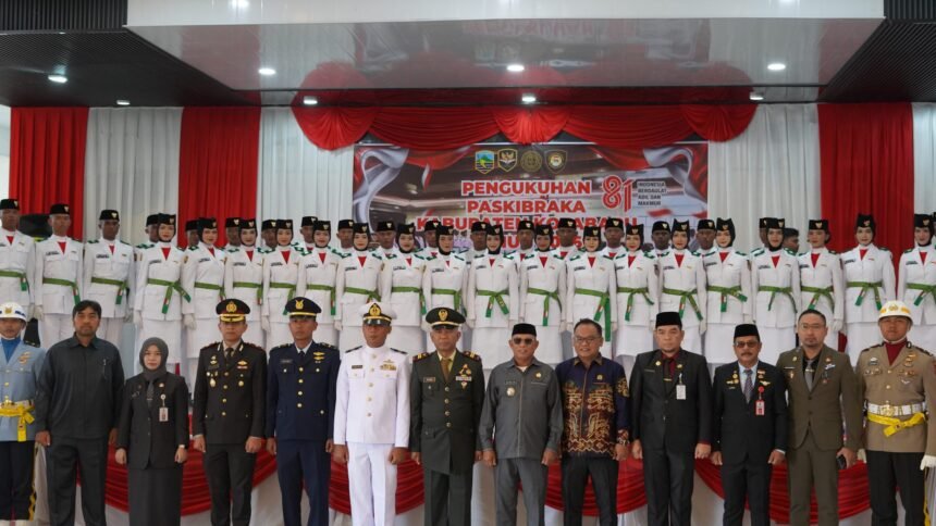 Bupati Kotabaru Muhammad Rusli Kukuhkan 42 Anggota Paskibraka Kotabaru Tahun 2026