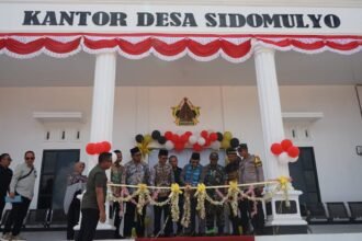 Tingkatkan Layanan Publik, Bupati Kotabaru Resmikan Kantor Desa Sidomulyo