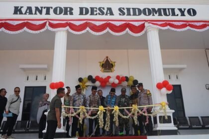 Tingkatkan Layanan Publik, Bupati Kotabaru Resmikan Kantor Desa Sidomulyo