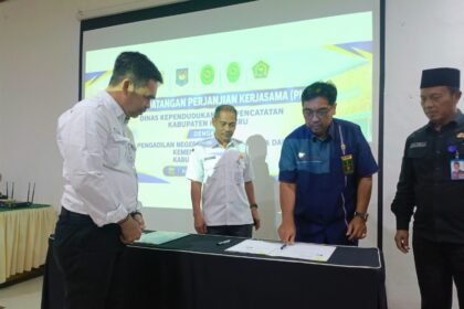 Pemerintah Kabupaten Kotabaru Perkuat Integrasi Layanan Publik, Disdukcapil Gelar Penandatanganan PKS Bersama Pengadilan Negeri, Pengadilan Agama, dan Kementerian Agama